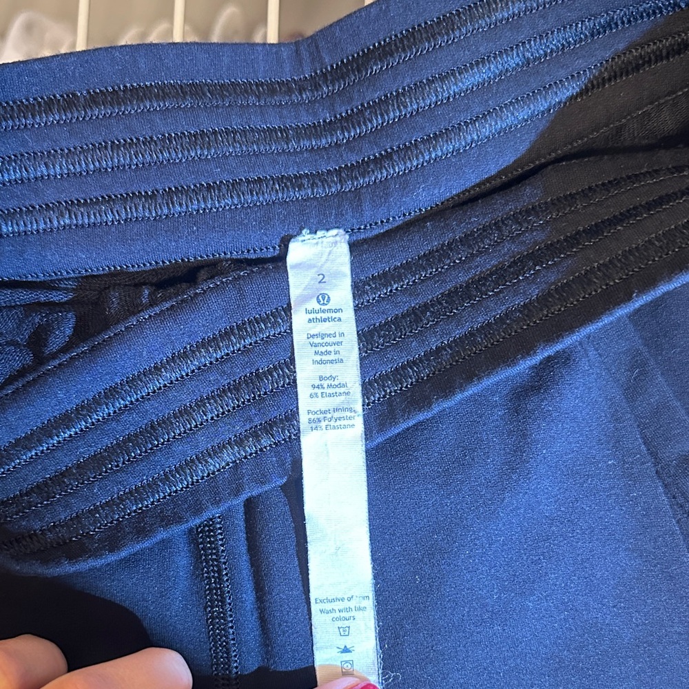 Lululemon Women’s Black Joggers - Picture 3 of 4